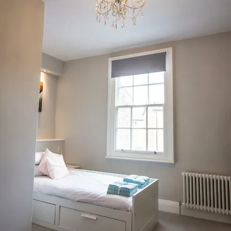 The Retreat - 4bdr Family In The Heart Of Apartment York